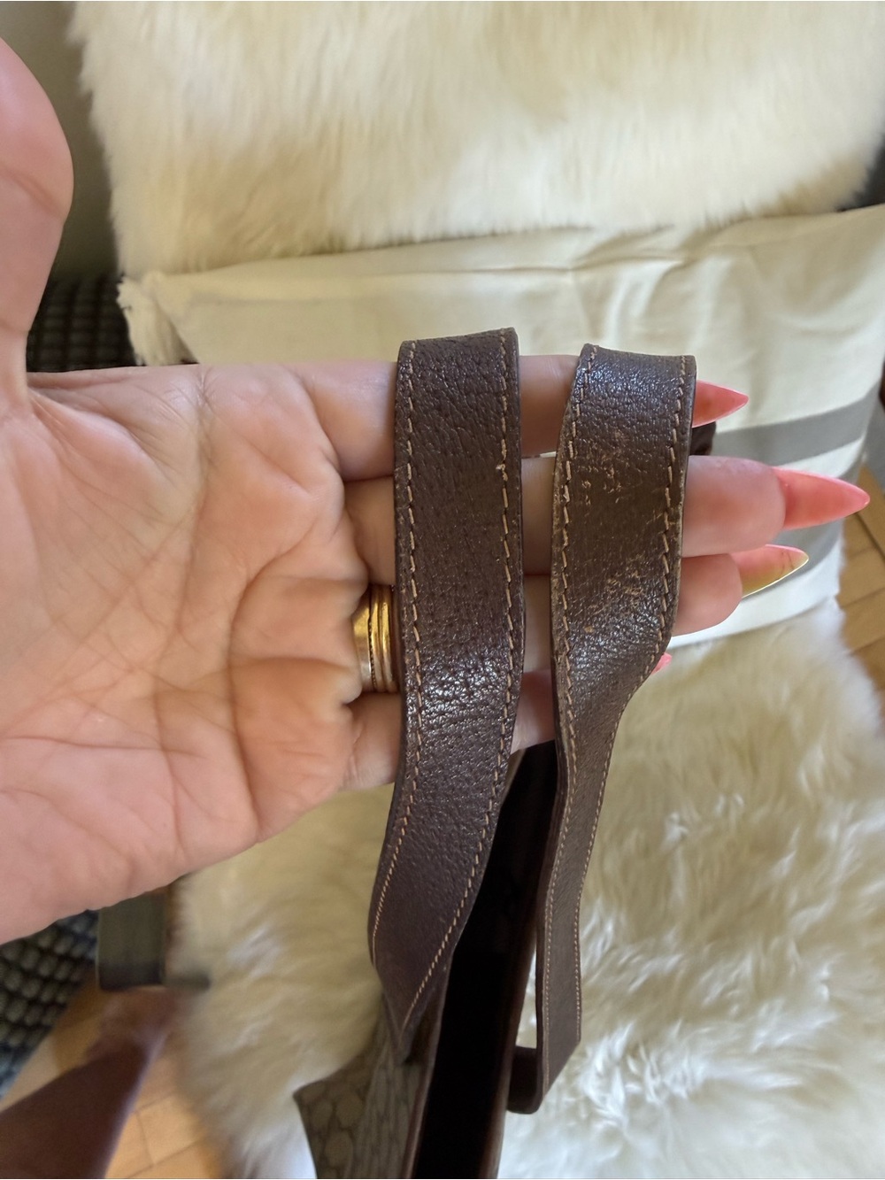 Gucci- AUTHENTIC ๐ Beige GG Supreme Tote with Brown Leather Trim & Zip Closure - Picture 4 of 11